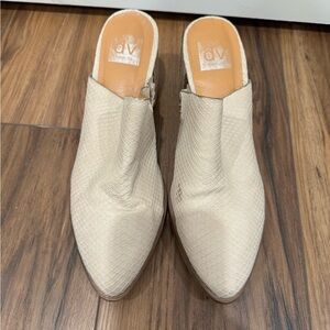 DV by Dolce Vita Cream Textured Pointed Slip-On Mules